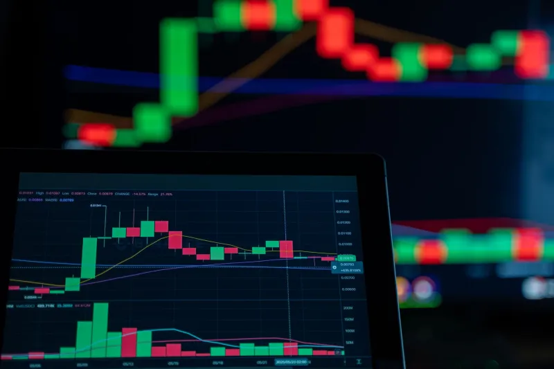 Why That Crypto Casino Price Gap Isn't the Free Money It Looks Like
